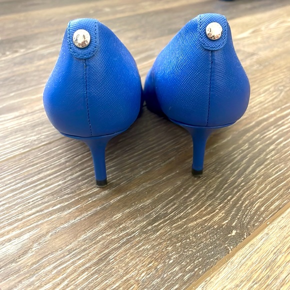 Michael kors cobalt blue flex heels - Picture 4 of 7